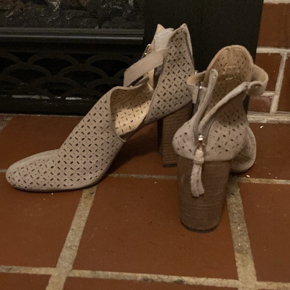 Faux suede heels - Picture 2 of 3